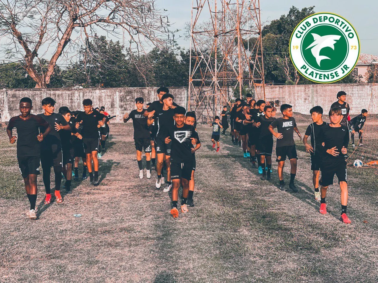 Jugadores del CD Platense Jr en acción, foto 3