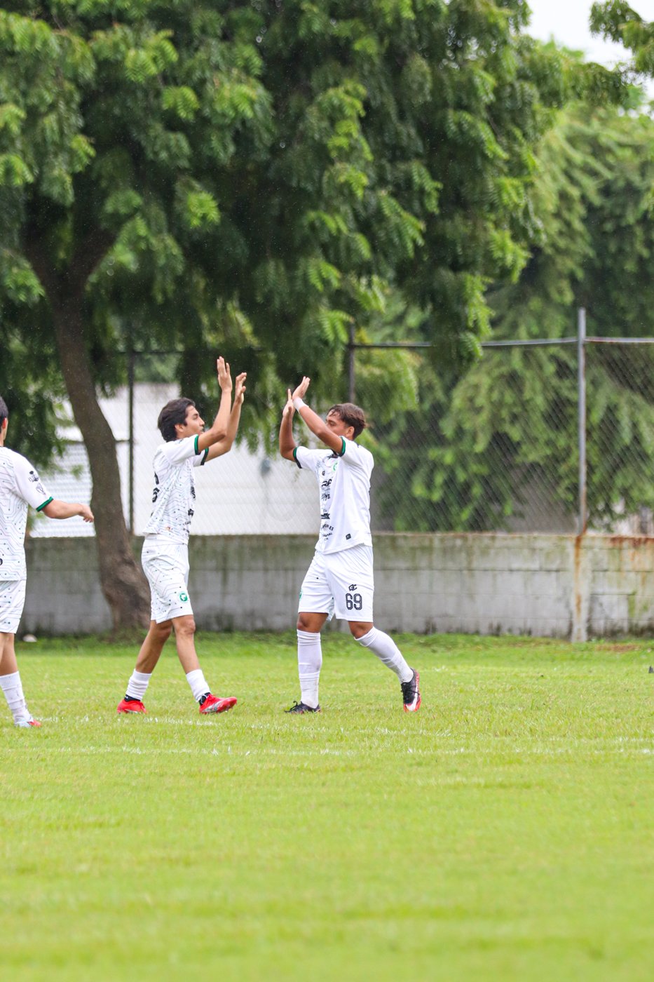 Juventud con hambre: la Intermedia arrancó con goleada 9-1 a CD Cascadas
