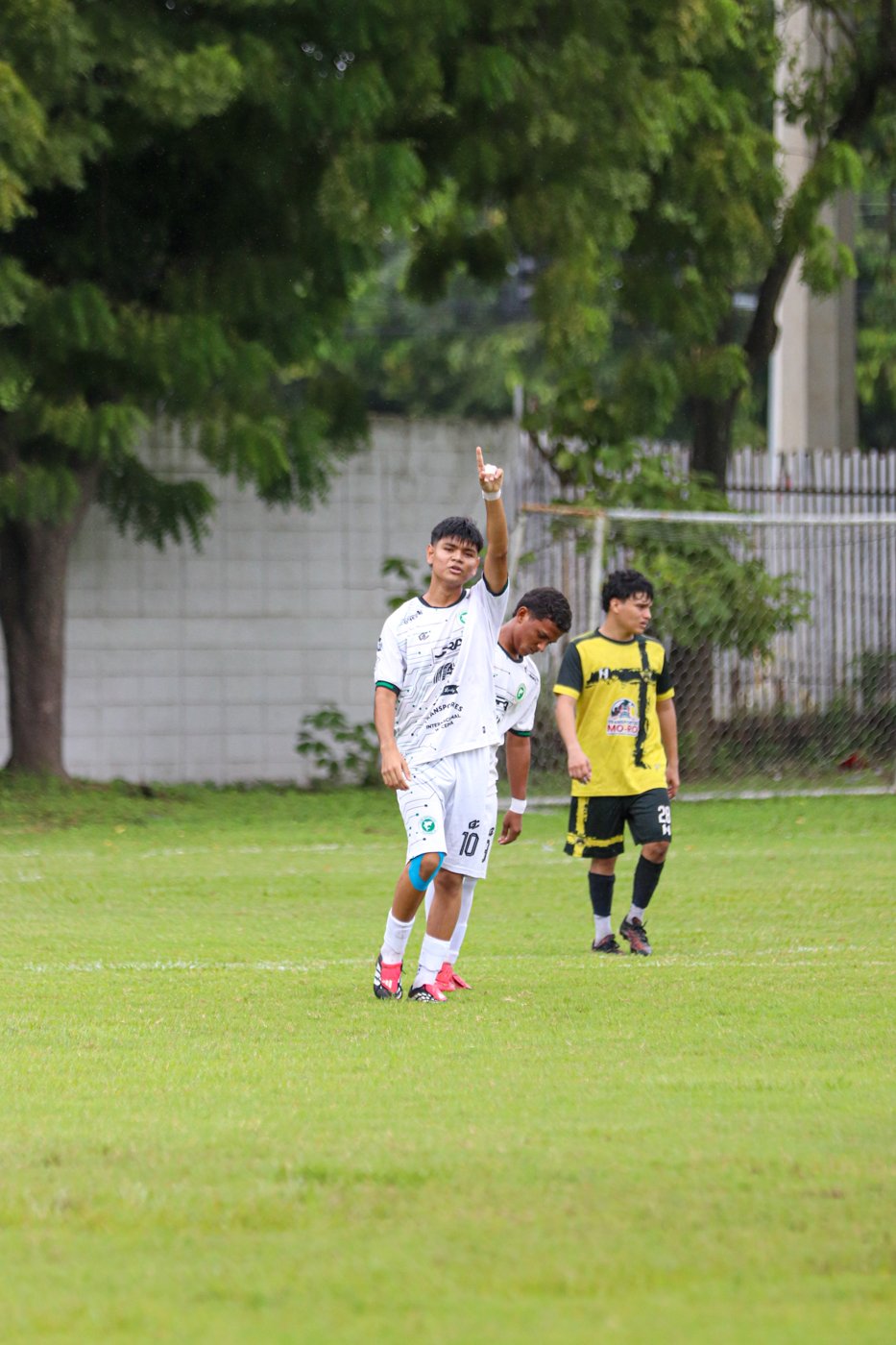 Juventud con hambre: la Intermedia arrancó con goleada 9-1 a CD Cascadas