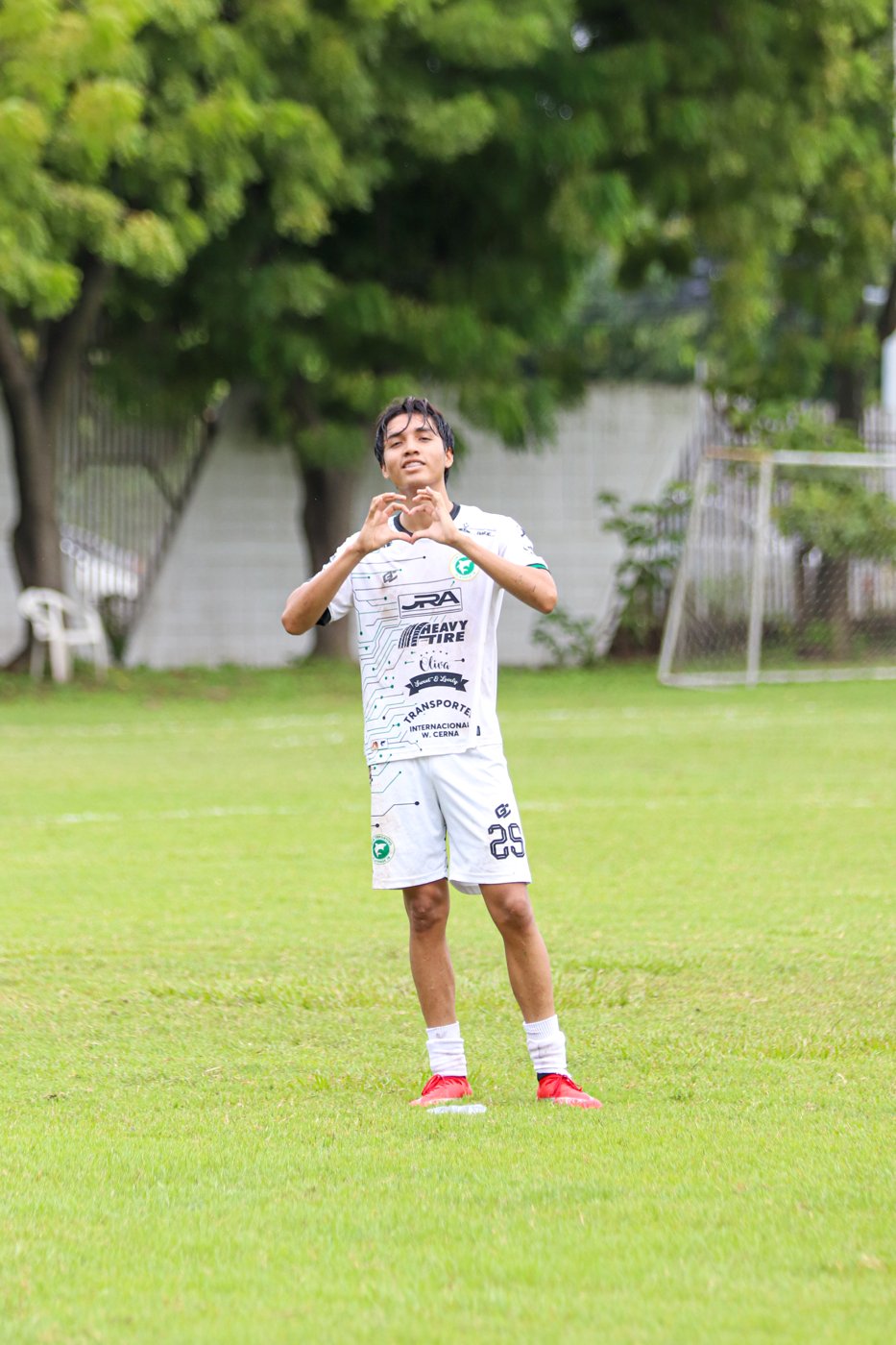 Juventud con hambre: la Intermedia arrancó con goleada 9-1 a CD Cascadas