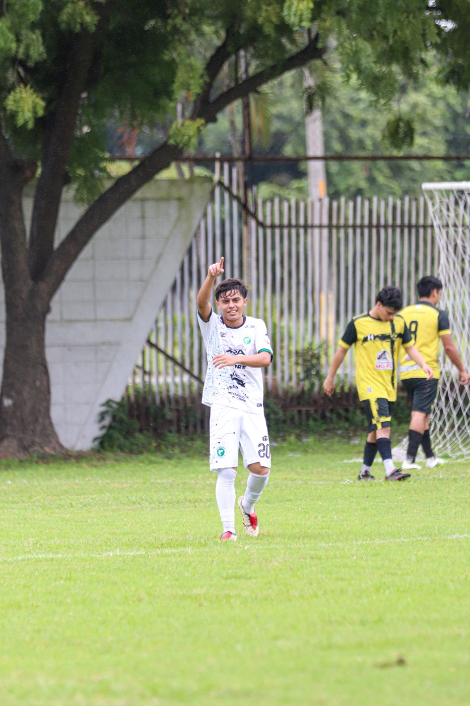 Juventud con hambre: la Intermedia arrancó con goleada 9-1 a CD Cascadas